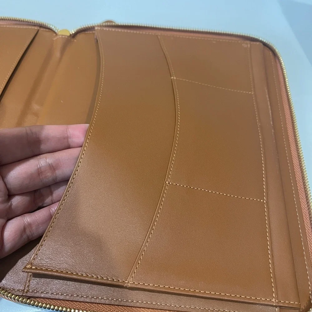 MCM COGNAC ORGANIZER - Picture 11 of 13